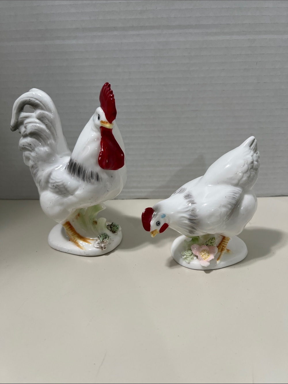 Metasco White Rooster and Hen Figurine Set - Decorative Farmhouse Accents
